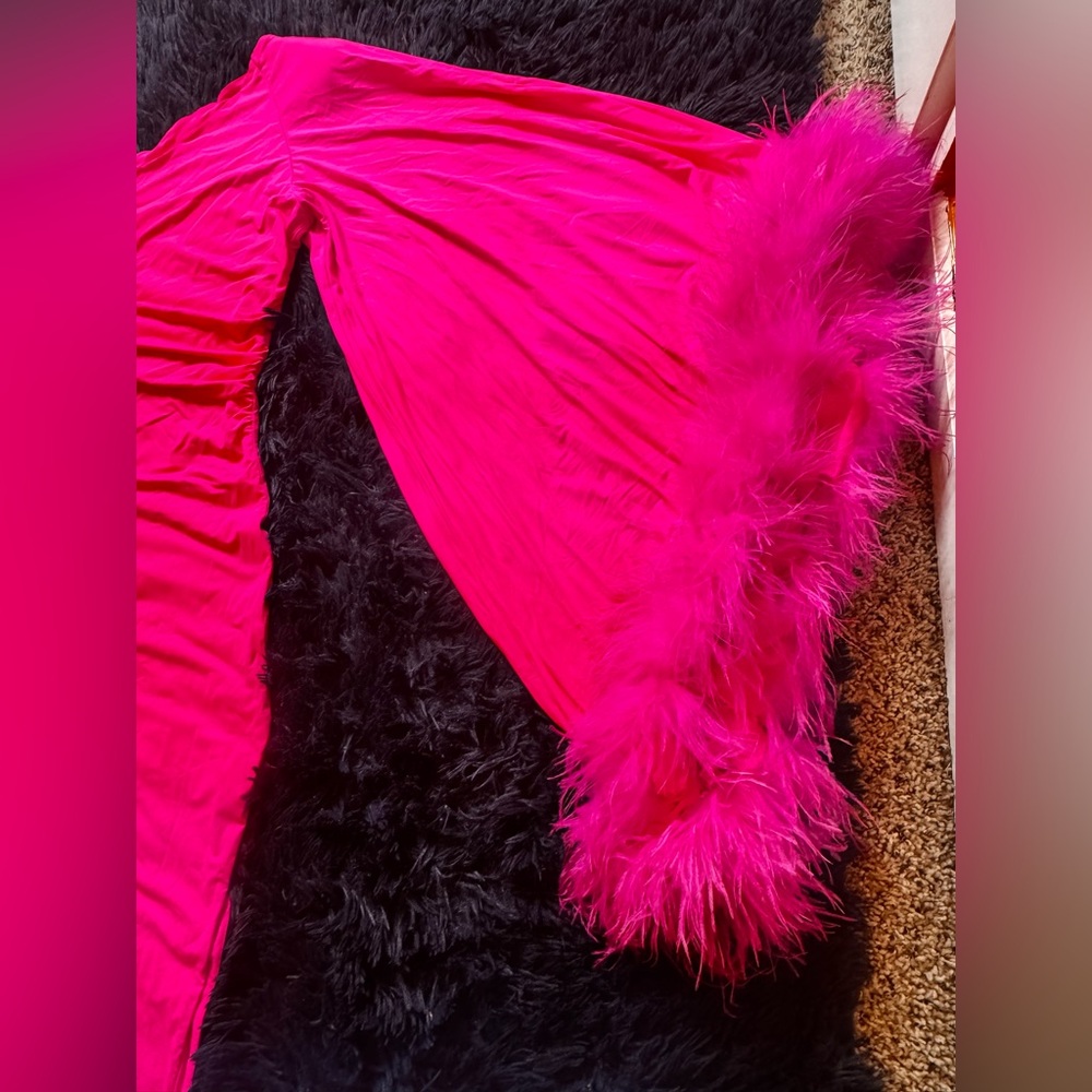 AKIRA BRING THE DRAMA ONE SLEEVE FEATHER DRESS. SIZE XL - Picture 15 of 16